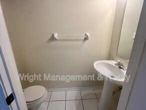 2348 Lake Woodberry Cir in Brandon, FL - Building Photo - Building Photo