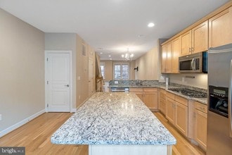 3347 S Kemper Rd in Arlington, VA - Foto de edificio - Building Photo