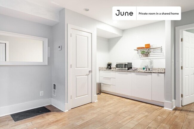 Private bedroom in 5 bed/3 bath Home in Washington, DC - Building Photo - Building Photo