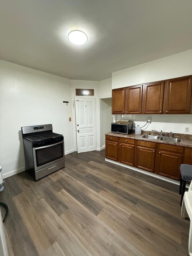 1552 Mineral Spring Rd, Unit Apt2 in Reading, PA - Foto de edificio - Building Photo