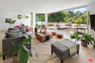 2615 La Cuesta Dr in Los Angeles, CA - Building Photo - Building Photo