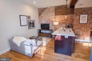 238 S 20th St in Philadelphia, PA - Building Photo