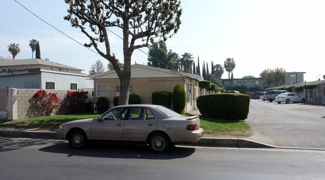 7910 Willis Ave in Panorama City, CA - Building Photo - Building Photo