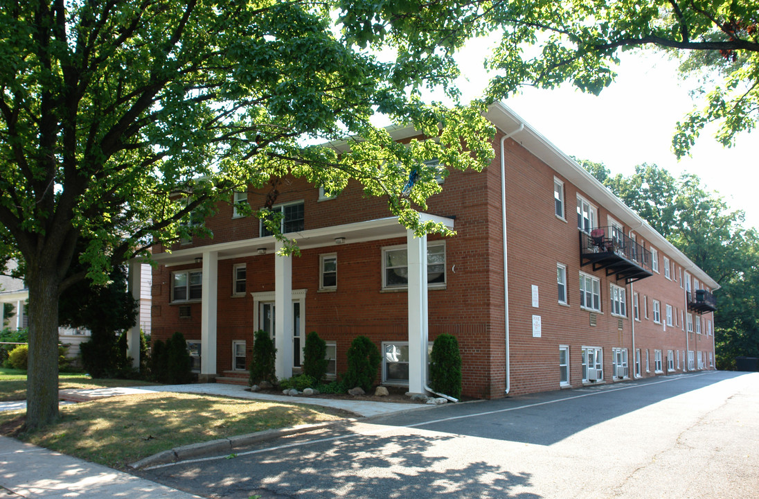 Briar Lane in Roselle Park, NJ - Building Photo