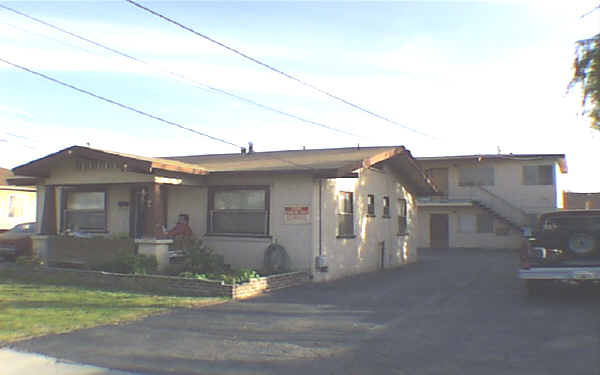 9438-9440 Mayne St in Bellflower, CA - Foto de edificio - Building Photo