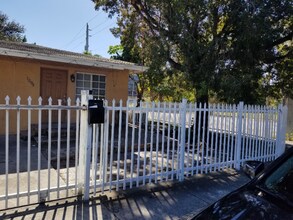 1298 NW 38th St in Miami, FL - Building Photo - Building Photo