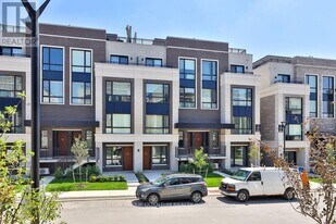 11 Walder Ln in Richmond Hill, ON - Building Photo