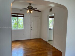 530 SW 10th St in Miami, FL - Building Photo - Building Photo