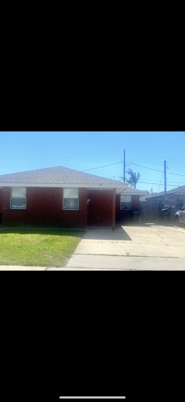 500 Dubarry Pl in Chalmette, LA - Building Photo - Building Photo