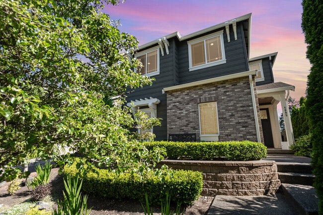 property at 4005 W Briarcliff Ln