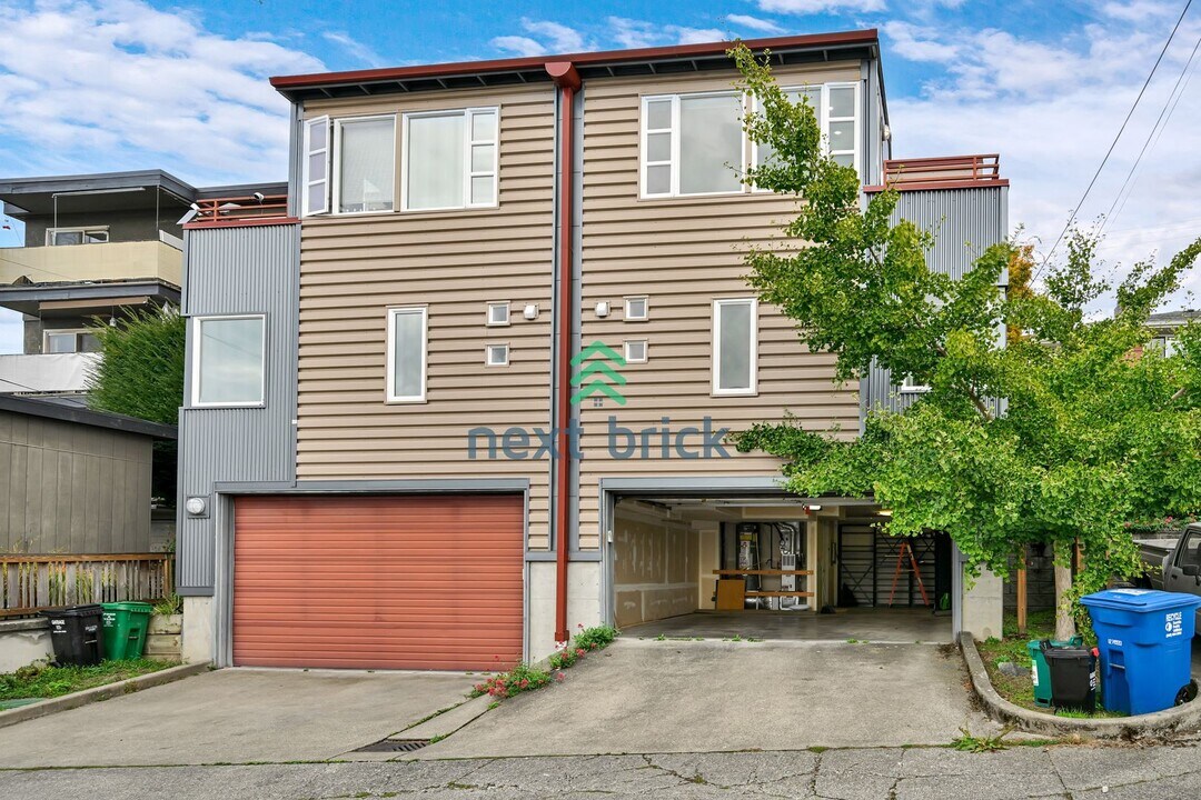 3651 13th Ave W in Seattle, WA - Building Photo