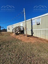 105 McFarlin Way in Westminster, SC - Building Photo