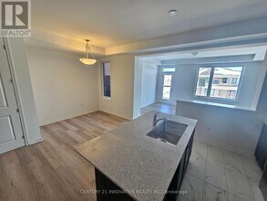 82 Yorkshire Dr in Barrie, ON - Building Photo - Building Photo