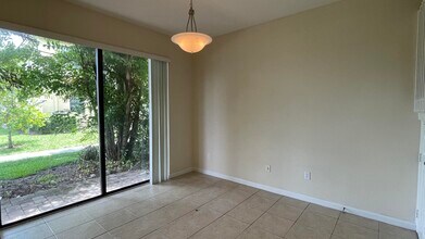 1717 SW Umbria St in Port St. Lucie, FL - Building Photo - Building Photo