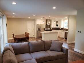 1390 Calle Bouganvilla in Thousand Oaks, CA - Building Photo - Building Photo