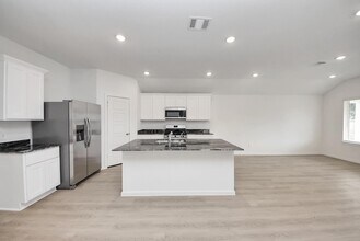 342 Amy St in Angleton, TX - Building Photo - Building Photo