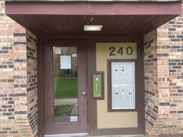 240 Klein Creek Ct in Carol Stream, IL - Foto de edificio - Building Photo