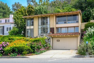 552 Vía Del Monte in Palos Verdes Estates, CA - Building Photo