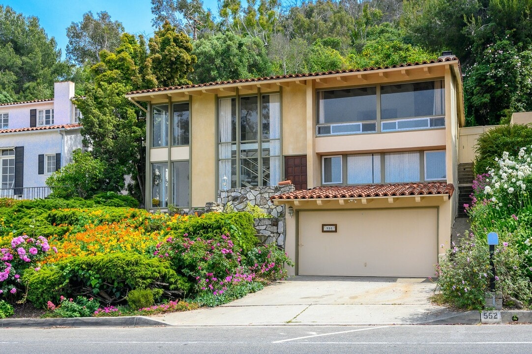 552 Vía Del Monte in Palos Verdes Estates, CA - Building Photo