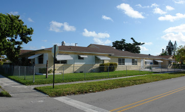 Sheridan Manor in Hollywood, FL - Foto de edificio - Building Photo