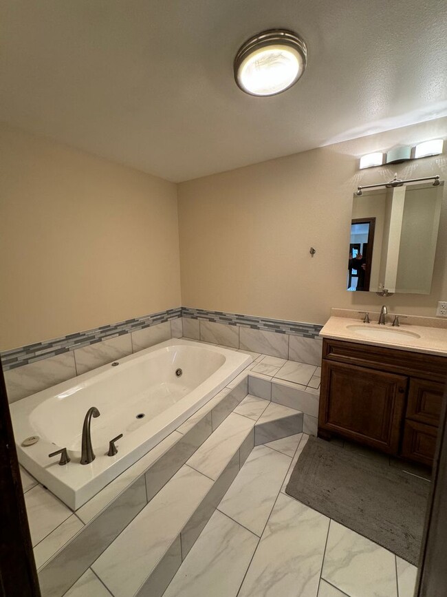 2521 Autumn Cir in Anchorage, AK - Building Photo - Building Photo