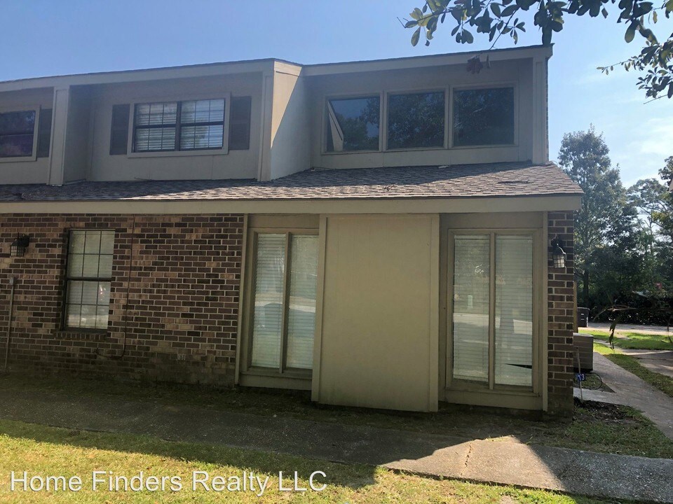 3335 O'Neal Ln in Baton Rouge, LA - Building Photo