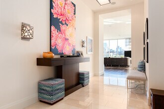 155 Cumberland St in Toronto, ON - Building Photo - Building Photo