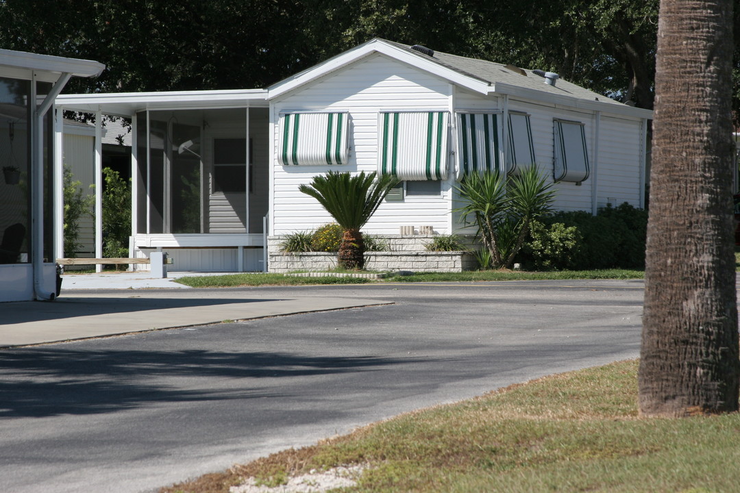 Baker Acres RV Resort in Zephyrhills, FL - Building Photo