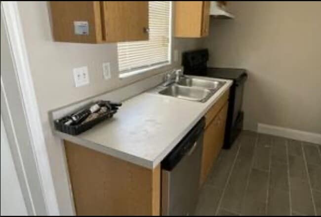 5226 Orange Ave, Unit A in Seffner, FL - Foto de edificio - Building Photo
