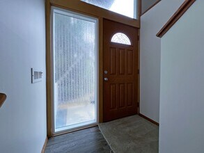 802 S 235th Pl in Des Moines, WA - Building Photo - Building Photo