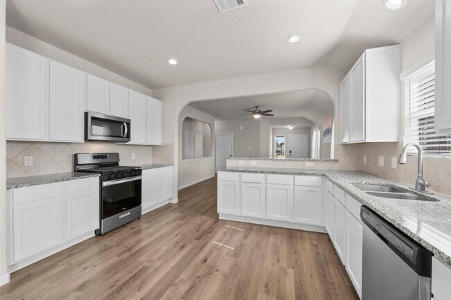 14091 Chinook Dr in Shenandoah, TX - Building Photo - Building Photo