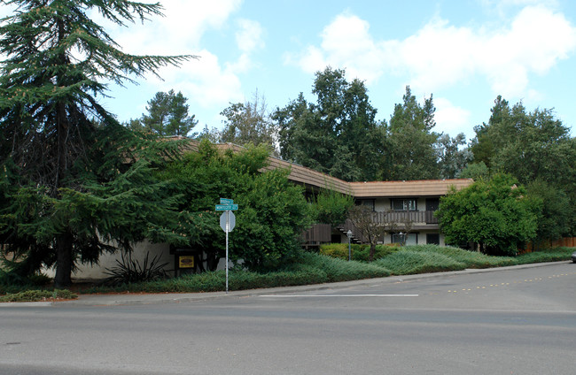 6015 Montecito Blvd in Santa Rosa, CA - Building Photo - Building Photo