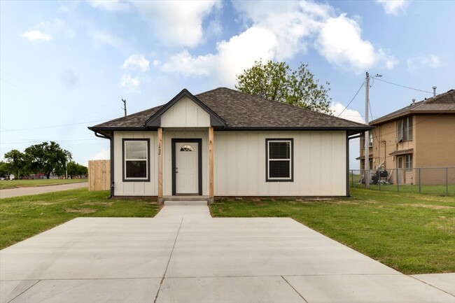 1402 SW Wisconsin Ave in Lawton, OK - Building Photo - Building Photo