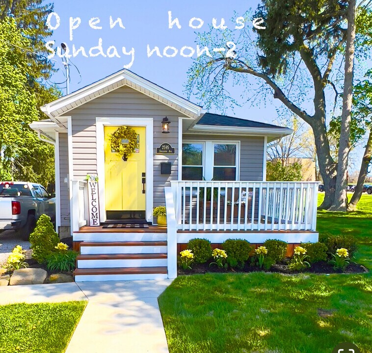 2595 Shelburn Ave in Akron, OH - Building Photo