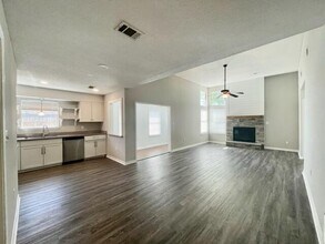 815 Boulevard De L'Orleans in Mary Esther, FL - Building Photo - Building Photo