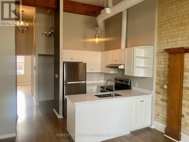 18 Water St N in Cambridge, ON - Building Photo - Building Photo