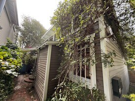 Hidden Garden Retreat – A One-Bedroom Oasis in the Heart of Venice in Los Angeles, CA - Building Photo