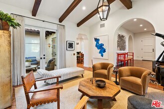 12234 Falkirk Ln in Los Angeles, CA - Building Photo - Building Photo