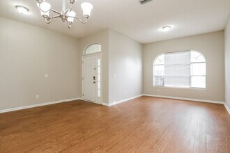 387 Summit Dr in Orange Park, FL - Foto de edificio - Building Photo