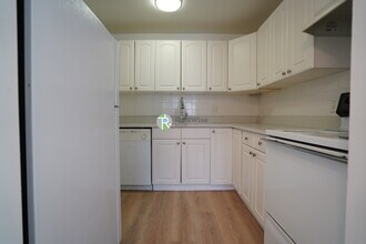 11 Embassy Rd in Boston, MA - Foto de edificio - Building Photo