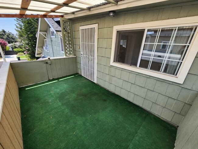 533 W Lime Ave in Monrovia, CA - Building Photo - Building Photo