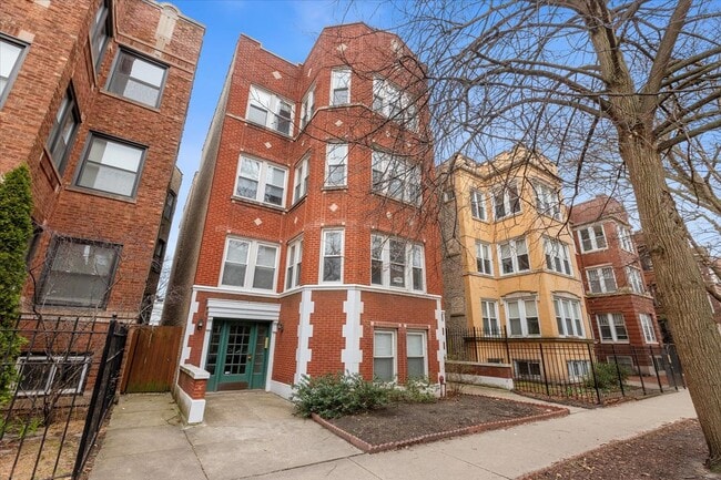 property at 6445 N Greenview Ave
