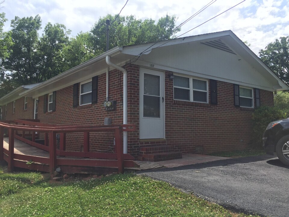 107 Jackson St NW in Cleveland, TN - Building Photo