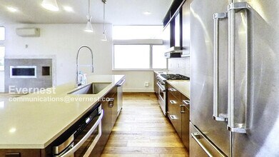 2618 Eastlake Ave E in Seattle, WA - Building Photo - Building Photo