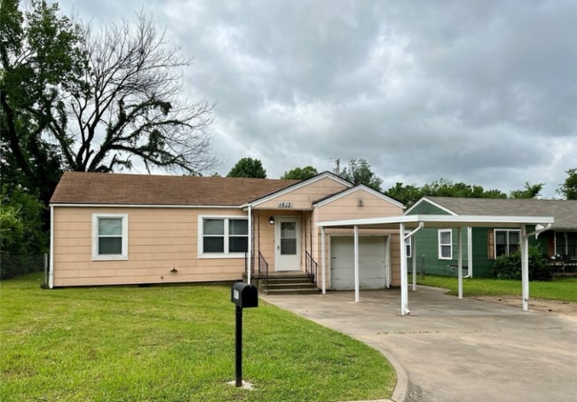 property at 1613 Center Ln