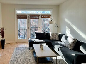 2212 W Huron St, Unit 2 in Chicago, IL - Building Photo - Building Photo