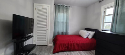 645 4th St in Lyndhurst, NJ - Building Photo - Building Photo