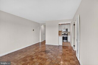 4201 Cathedral Ave NW, Unit 1012 in Washington, DC - Building Photo - Building Photo