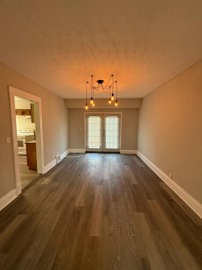 1336 Thoreau Rd in Lakewood, OH - Building Photo - Building Photo