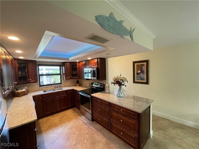 4525 Country Club Blvd in Cape Coral, FL - Building Photo - Building Photo